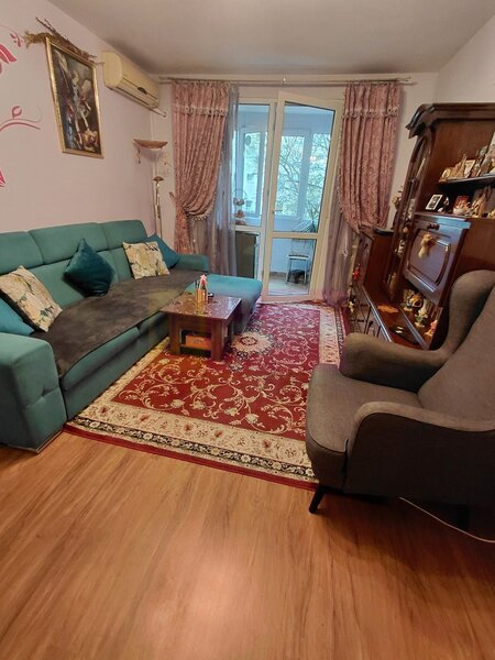 Titan Metrou M1-statia Titan si parc IOR, cu 3 lifturi