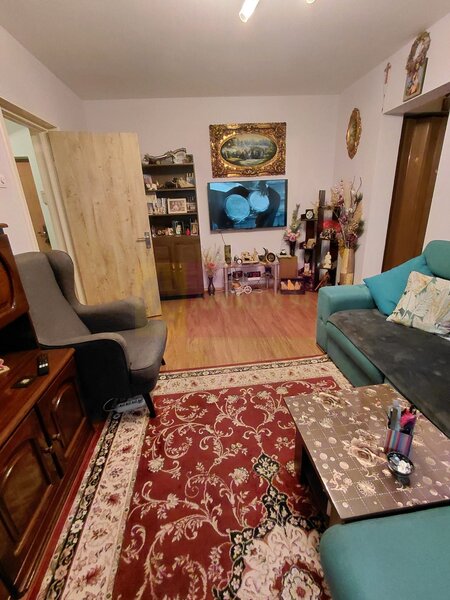 Titan Metrou M1-statia Titan si parc IOR, cu 3 lifturi