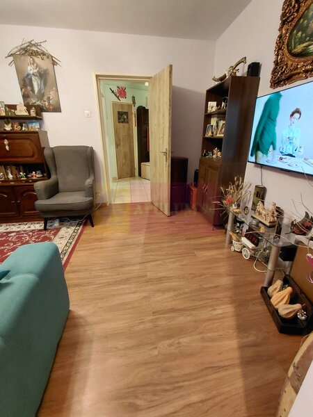 Titan Metrou M1-statia Titan si parc IOR, cu 3 lifturi